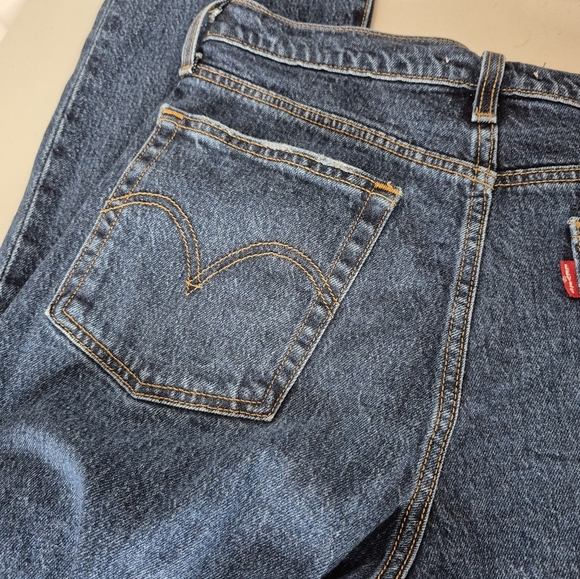 Levi's Women's Wedgie Straight Leg Button-Fly Raw Hem Ankle Jeans - Size 29W-26L - Picture 9 of 16